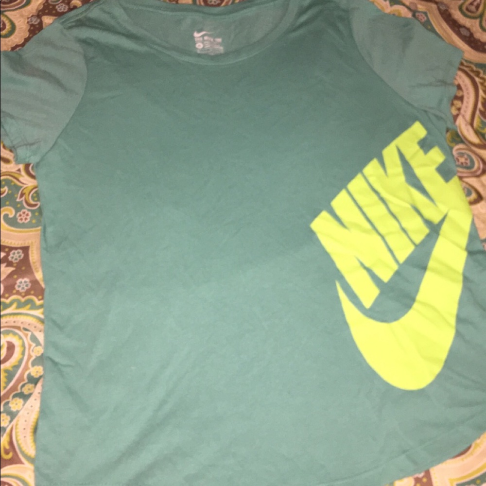 Nike t-shirt